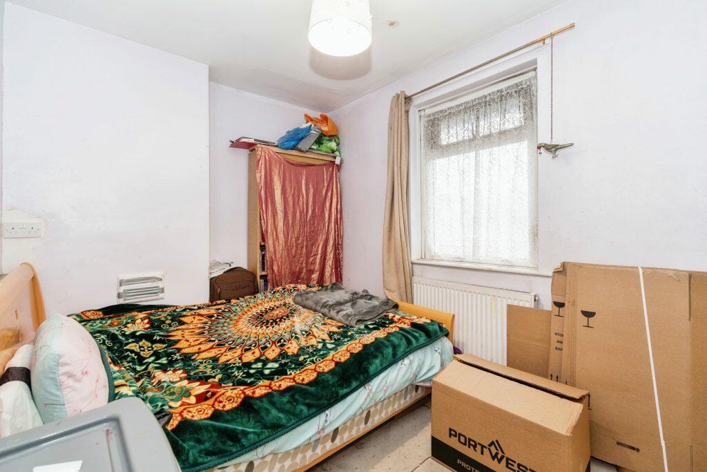 Additional property image - Scholemoor Ave, Bradford, BD7 2RX
