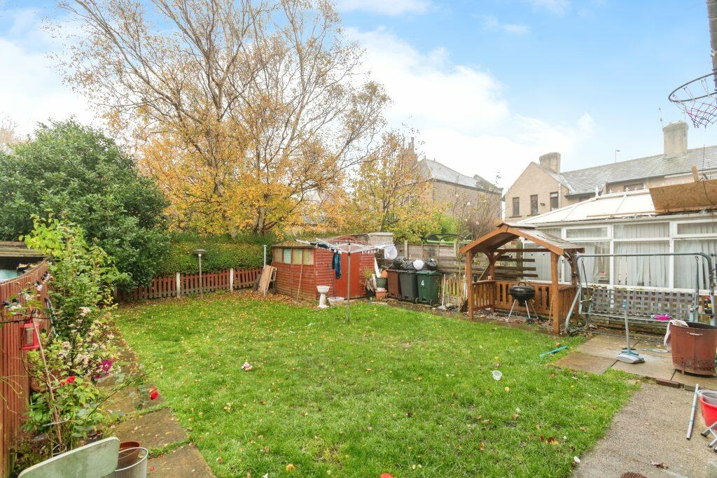 Additional property image - Scholemoor Ave, Bradford, BD7 2RX