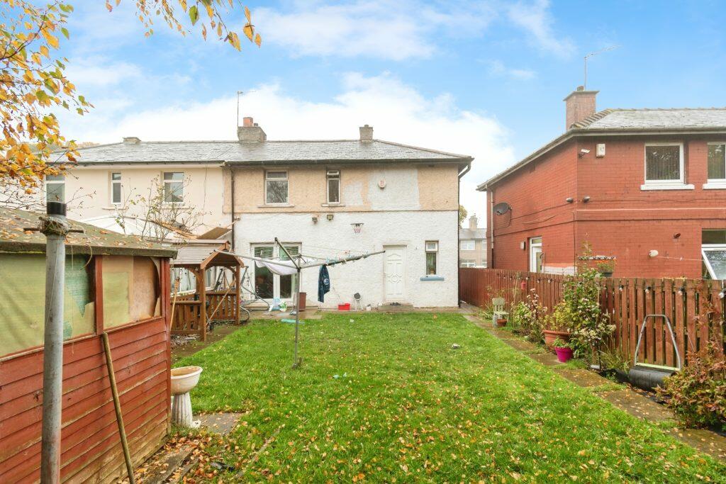 Additional property image - Scholemoor Ave, Bradford, BD7 2RX