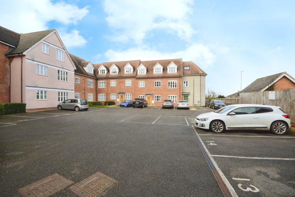Additional property image - White Hart Way, Dunmow, CM6 1FS