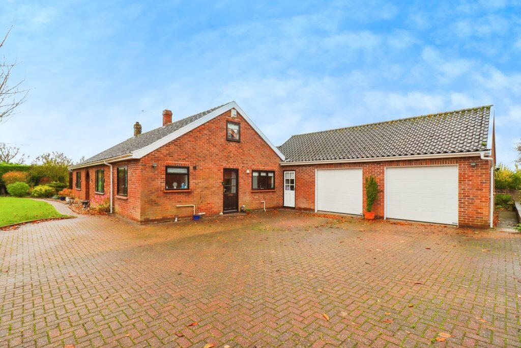 Main image of property: Longfields, Stubbs Green, Norwich, NR14 6EA