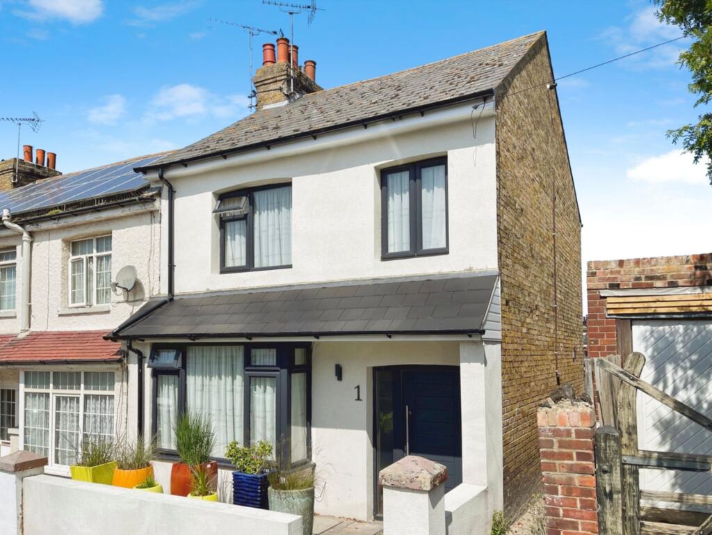 3 bedroom end of terrace house