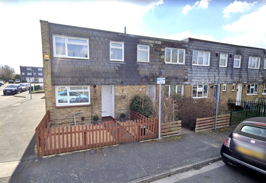 3 bedroom end of terrace house for sale in Greatfields Drive