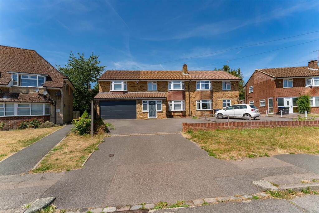 Main image of property: Pinewood Green, Iver