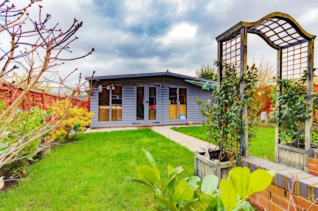 3 bedroom detached house for sale in Manor Farm Crescent, Hutton, BS24