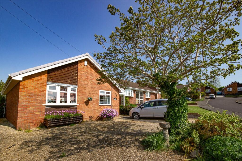 2 bedroom bungalow for sale in Elmvale Drive, Hutton, WestonsuperMare
