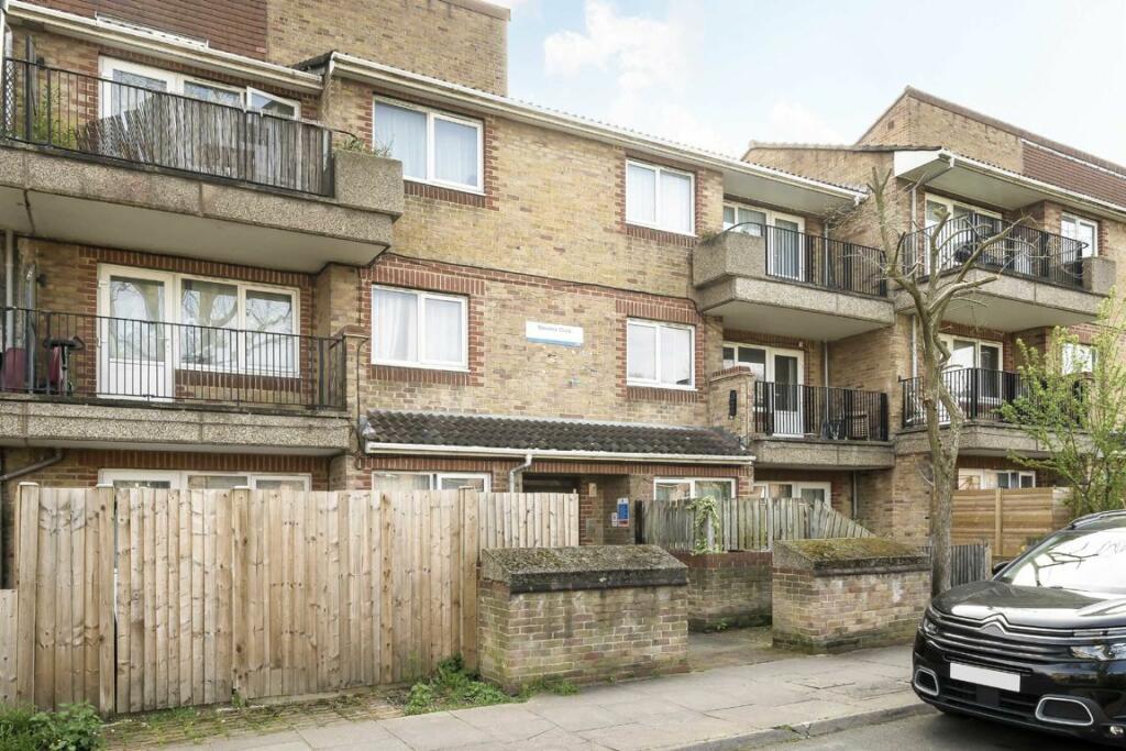 2 bedroom flat for rent in Staveley Close, Peckham, SE15