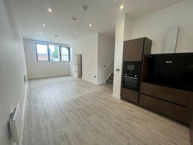 2 bedroom town house for rent in Botanica, Chester Road, Manchester, M15