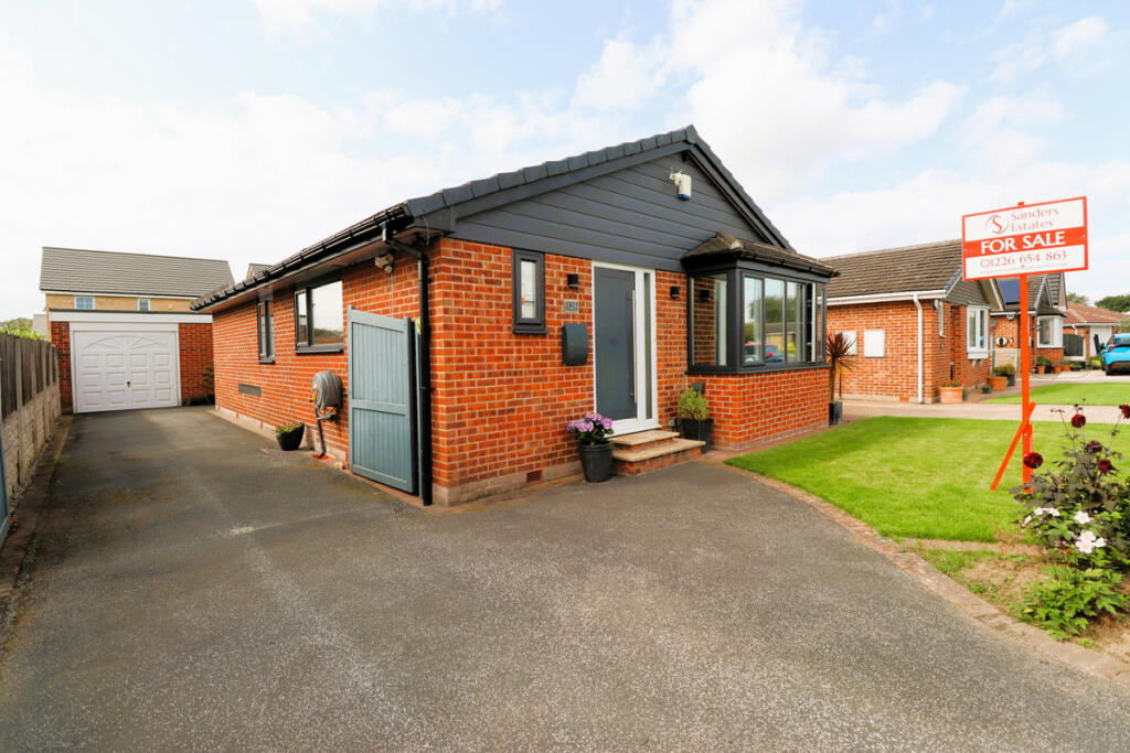 2 bedroom detached bungalow for sale in Applehaigh View, Royston
