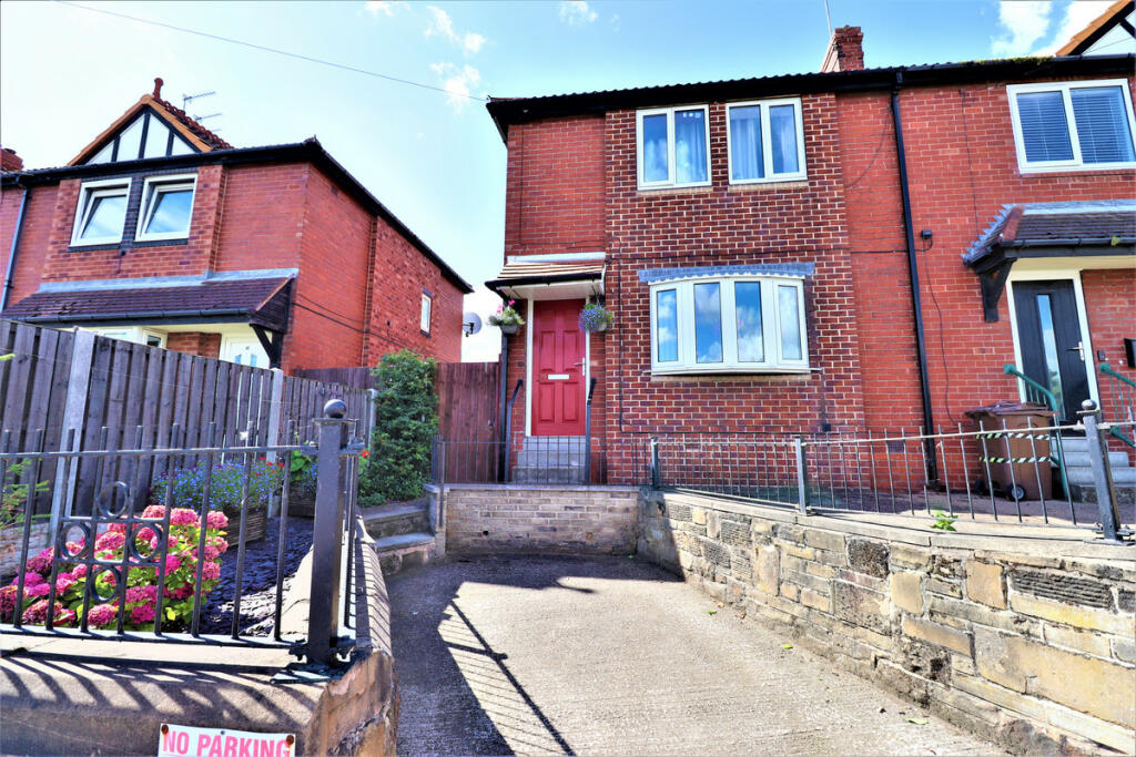 3 bedroom end of terrace house for sale in Rotherham Road, Barnsley, S71