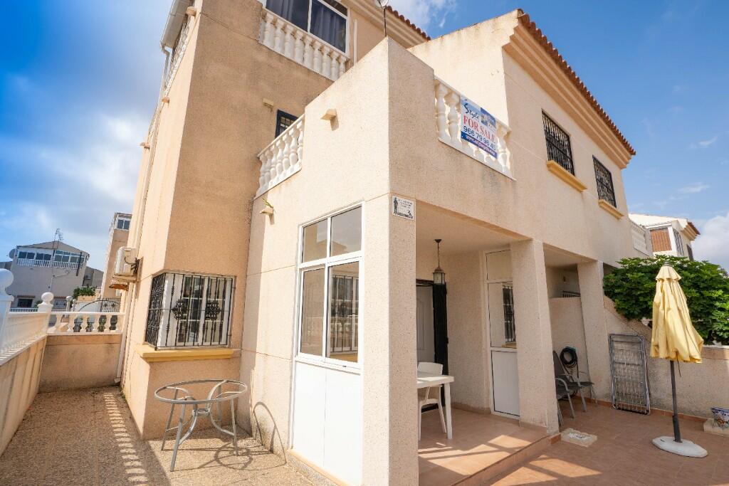 Town House for sale in Valencia, Alicante...