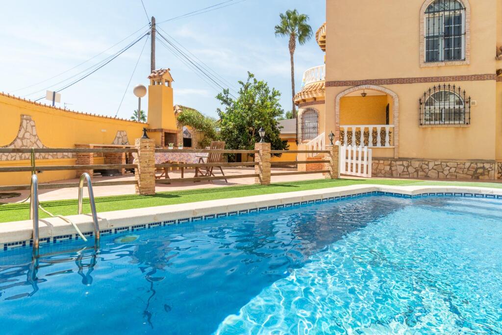 Main image of property: Valencia, Alicante, Playa Flamenca