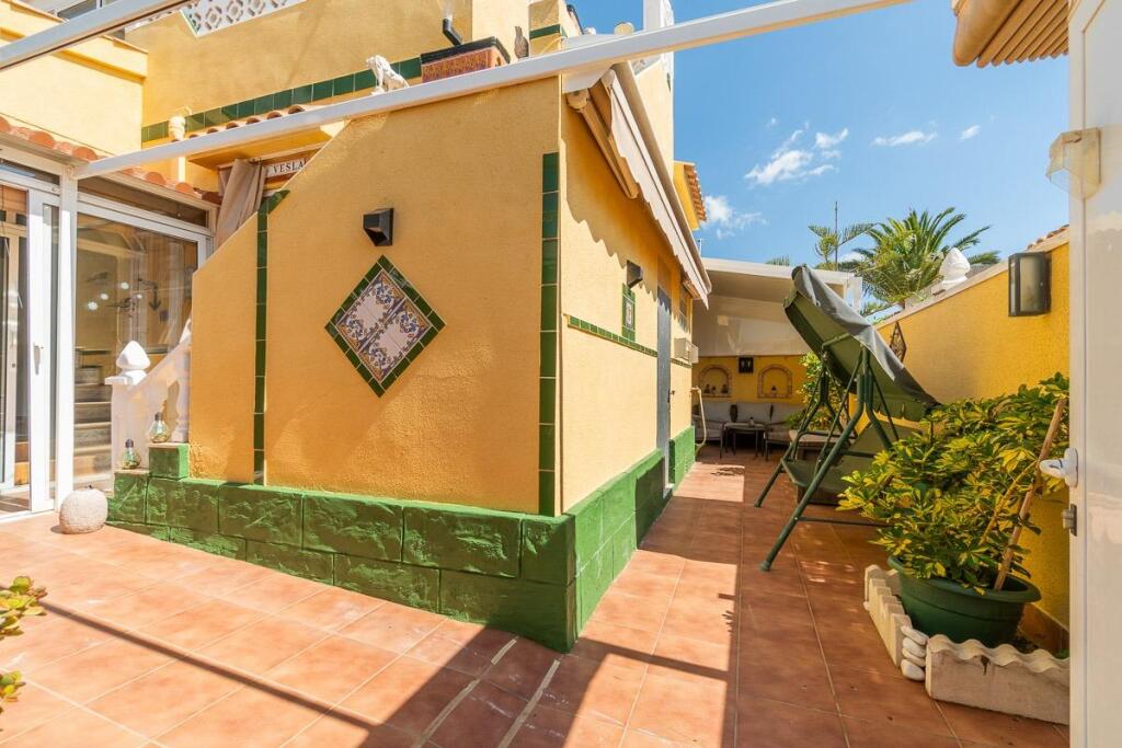 Main image of property: Valencia, Alicante, Playa Flamenca