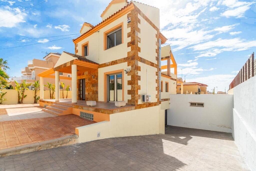 Main image of property: Valencia, Alicante, Torrevieja