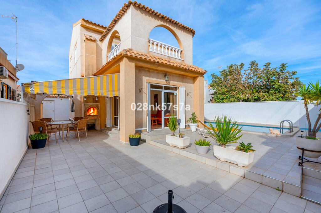 Main image of property: Valencia, Alicante, Playa Flamenca