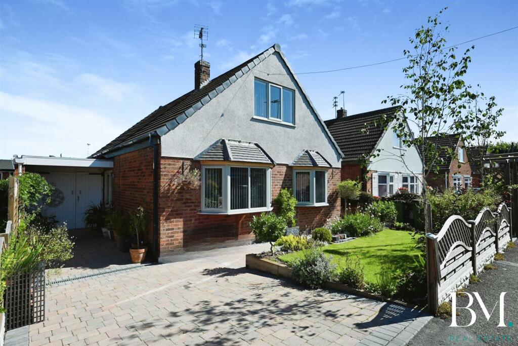 3 bedroom detached bungalow for sale in Central Close, Whetstone, Leicester, LE8