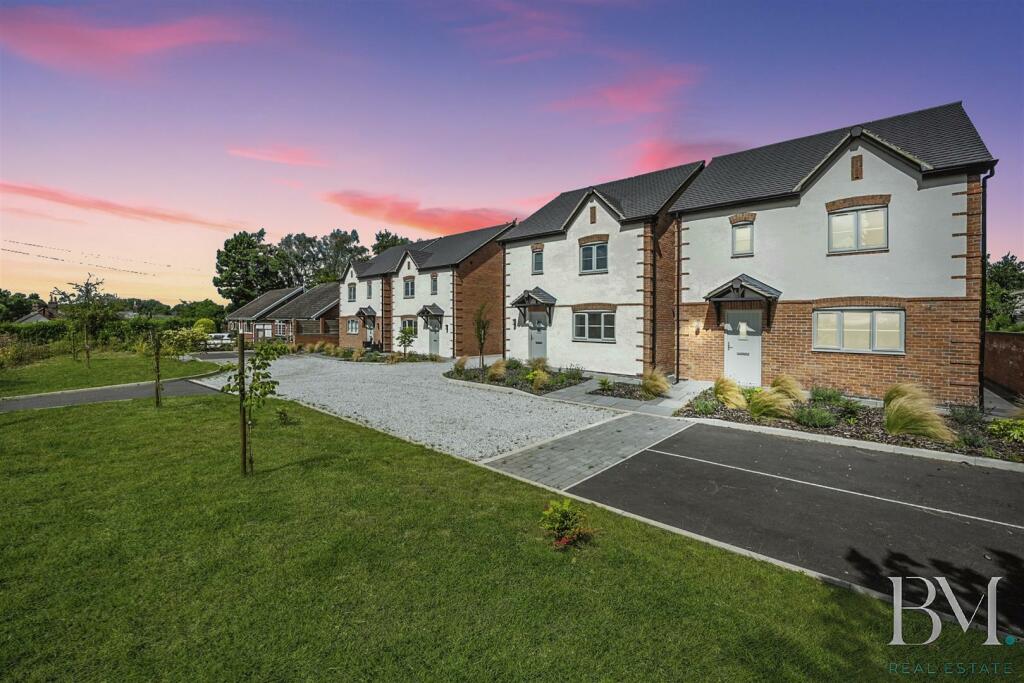 4 bedroom detached house for sale in Lutterworth Road, Pailton, Rugby, CV23