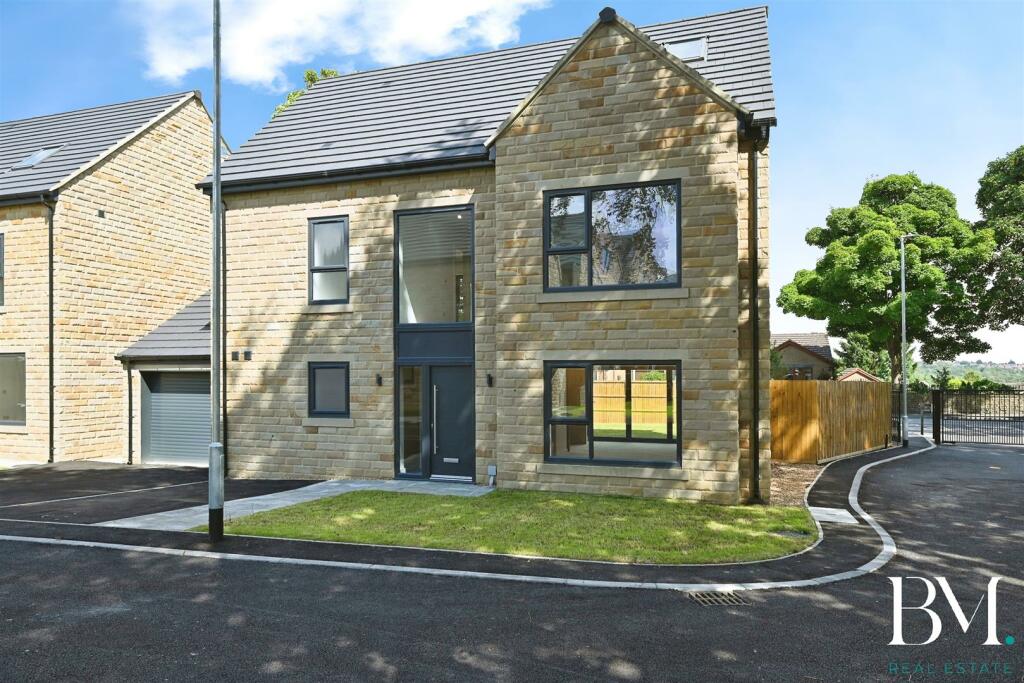 5 bedroom detached house for sale in New Build, Private Gated Development, Gomersal, Cleckheaton