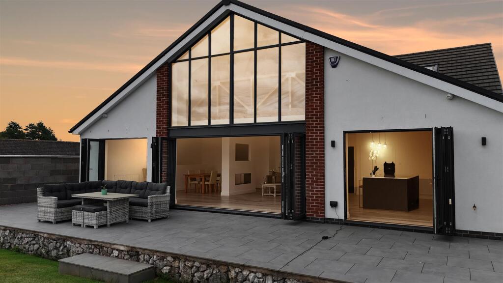 Main image of property: Hampton House, Kimcote - EXTENDED & REFURBISHED, Potential for 7 Beds