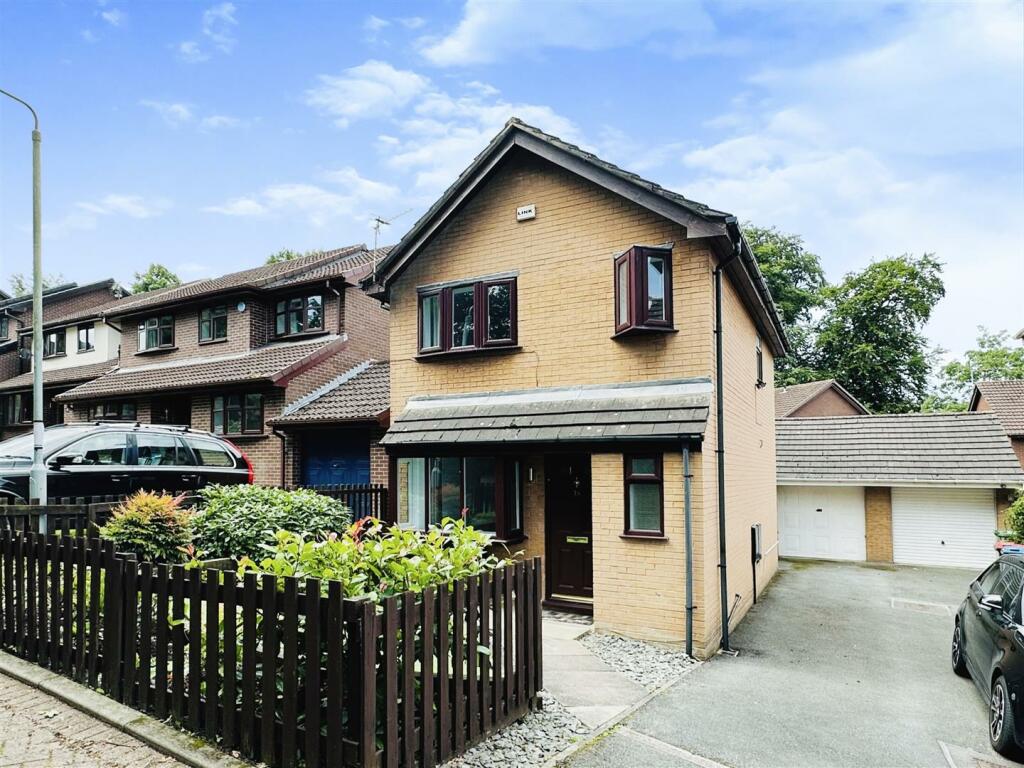 3 bedroom detached house for sale in Maple Grove, Firdale Park