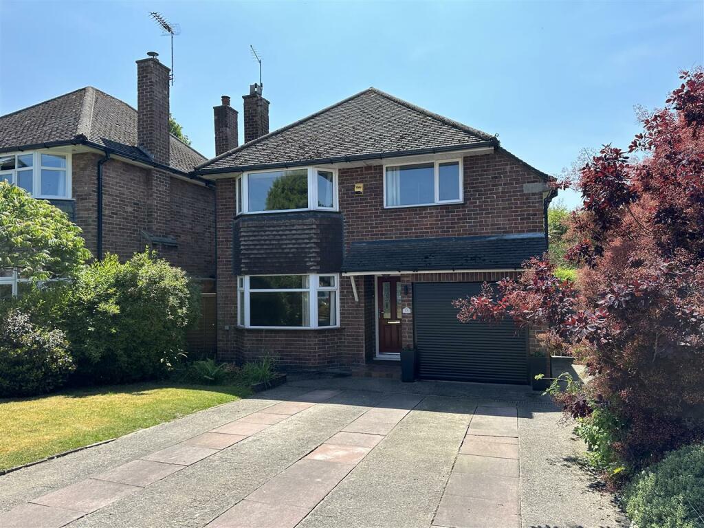 3 bedroom detached house for sale in Valley Lane, Cuddington, Northwich