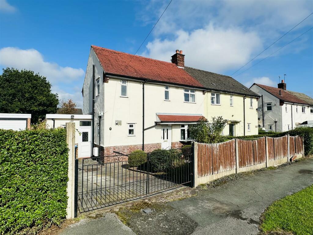 3 bedroom semidetached house for sale in Cherry Lane, Weaverham