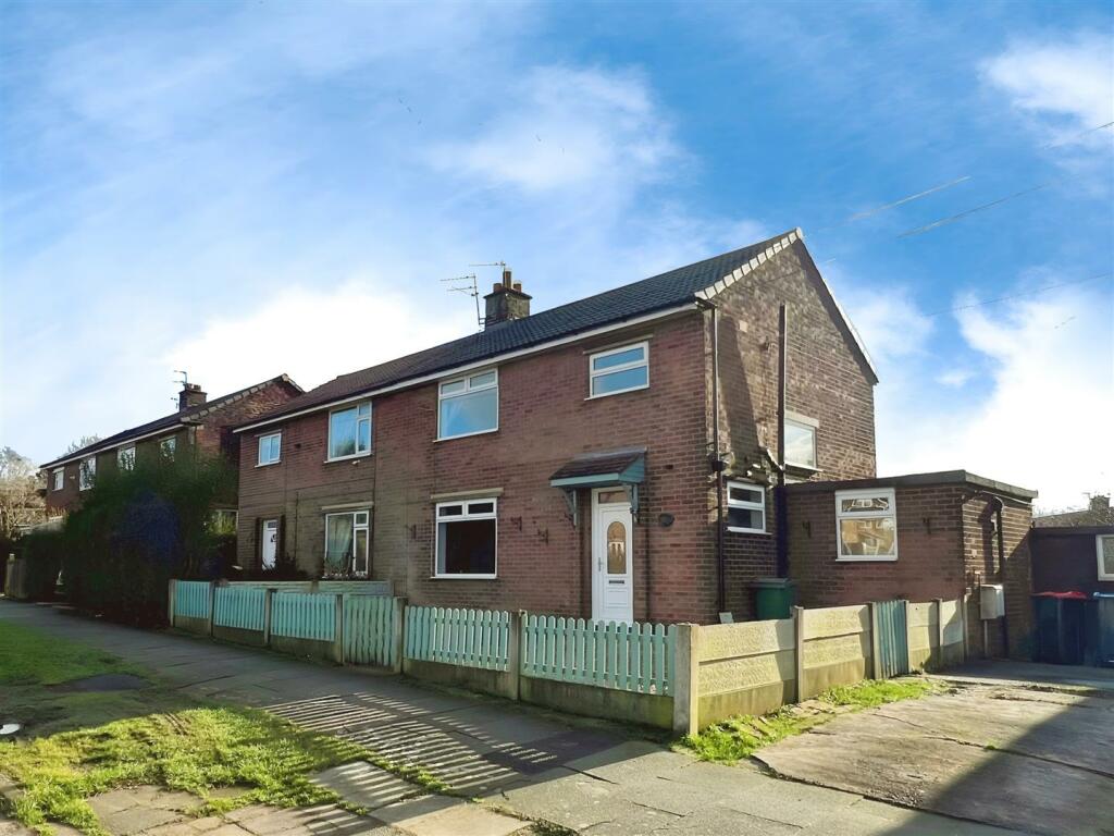 3 bedroom semidetached house for sale in Beech Lane, Barnton