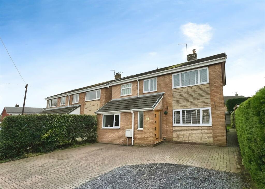 4 bedroom detached house for sale in Beechwood Drive, Wincham