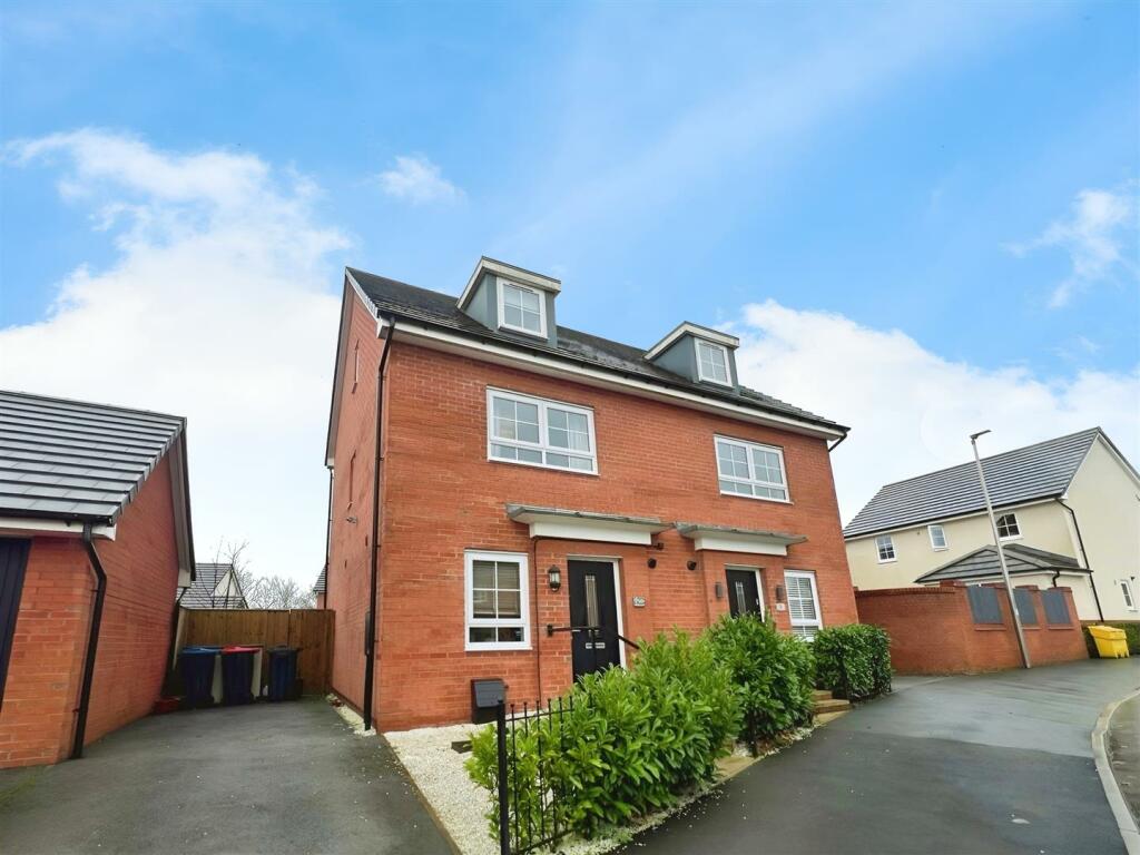3 bedroom semidetached house for sale in Lune Crescent, Northwich, CW9