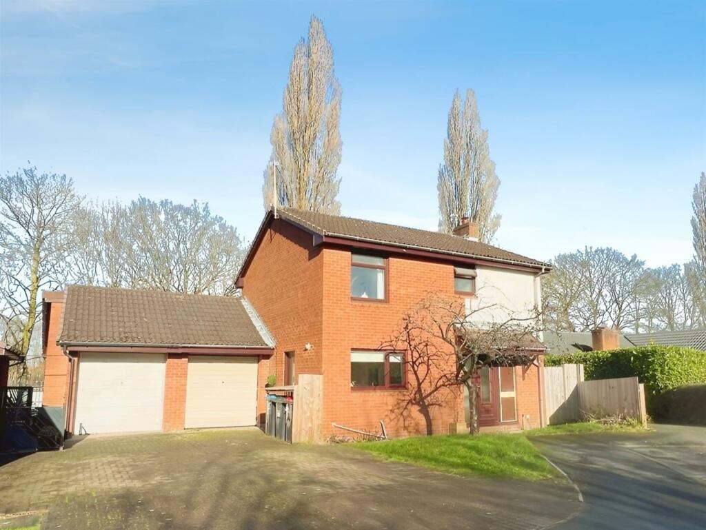 4 bedroom detached house for sale in Kestrel Road, Firdale Park