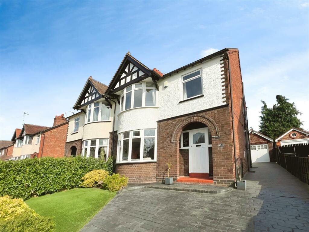 3 bedroom semidetached house for sale in Carlton Road, Northwich, CW9