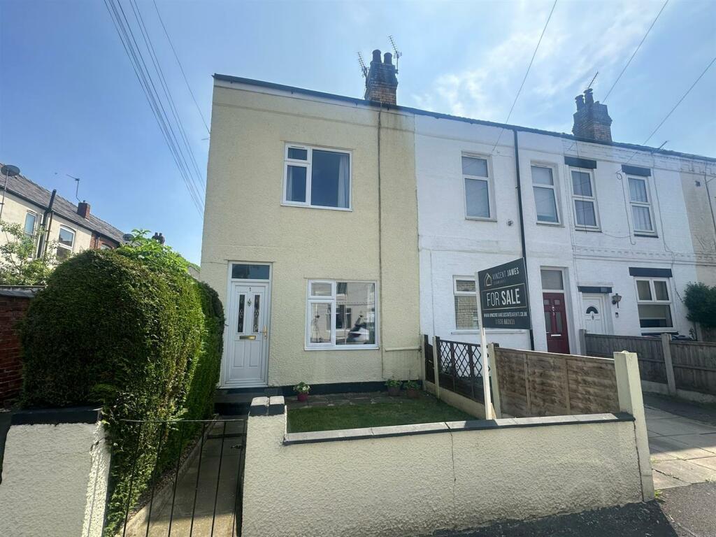 2 bedroom end of terrace house for sale in Fitton Street, Lostock