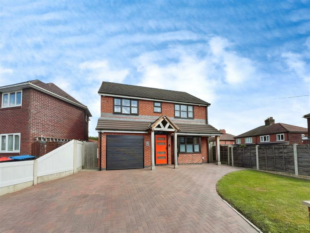 5 bedroom detached house for sale in Braemar Avenue, Northwich, CW9