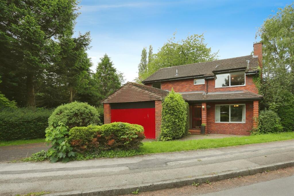4 bedroom detached house for sale in Greenfield Way, Cuddington, CW8