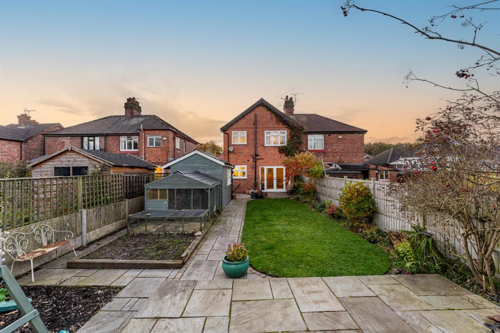 Additional property image - Stylish, Modernised Family Home in Desirable Anderton Location