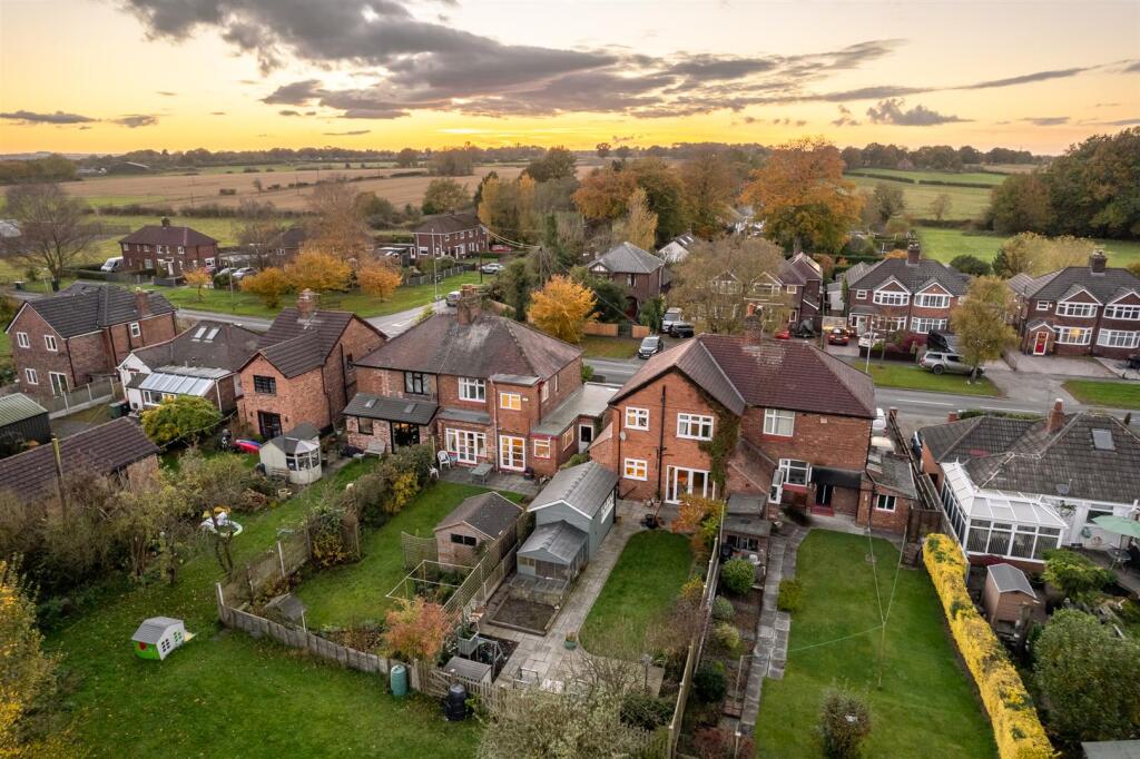 Additional property image - Stylish, Modernised Family Home in Desirable Anderton Location