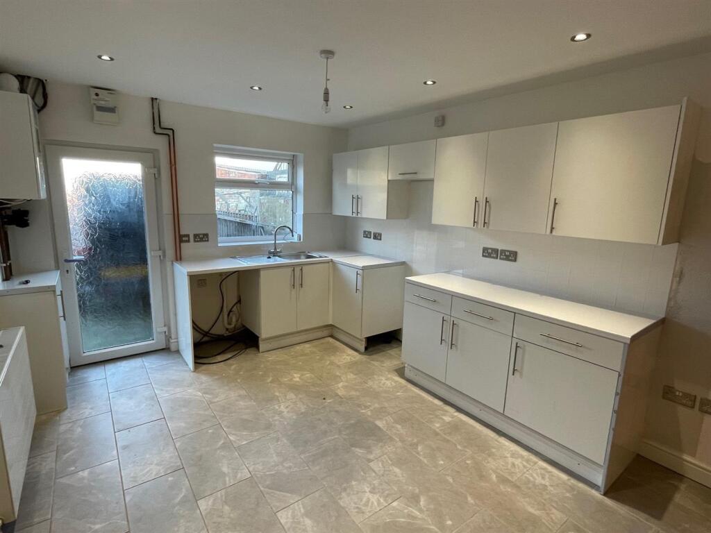 Main image of property: High Street, Stanton Hill, Notts, NG17 3GA