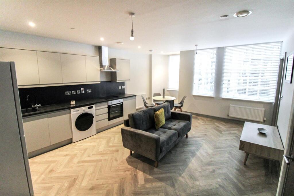 Main image of property: Long Row, Nottingham, NG1 2DH