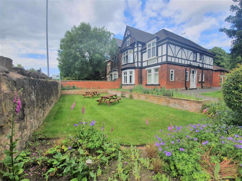 Main image of property: Chesterfield Road South, Mansfield, Notts, NG19 7AD