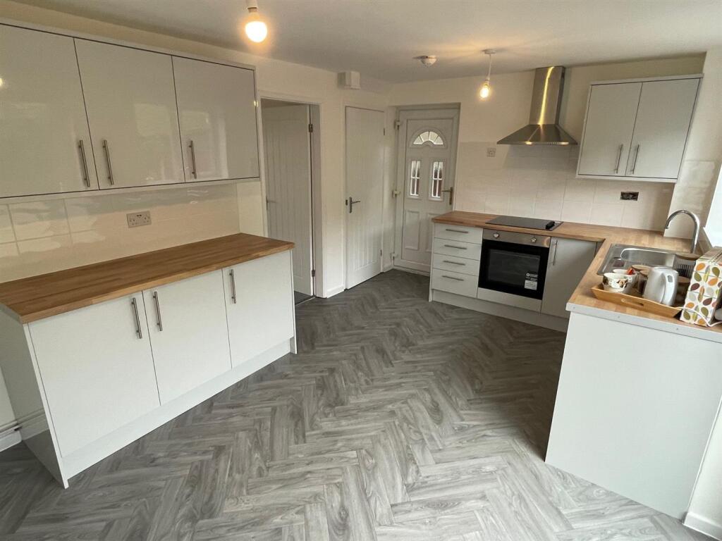 Main image of property: Lynnes Close, Blidworth, Notts, NG21 0TU