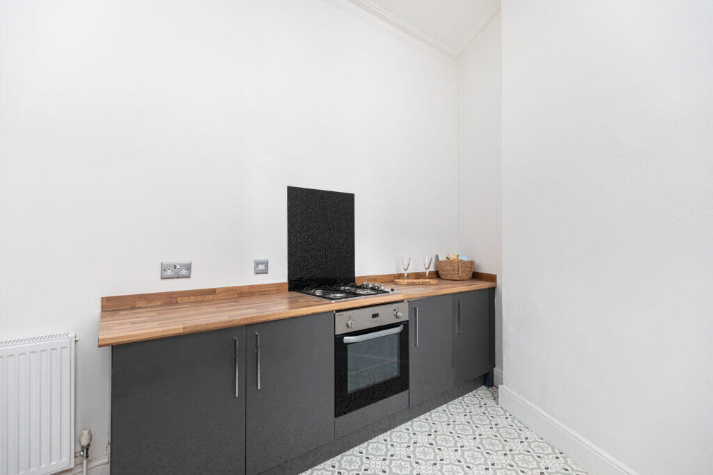 Main image of property: Flat A, Commercial Road, Bournemouth, BH2 5LX (near Durley Road & Top of Poole Hill)