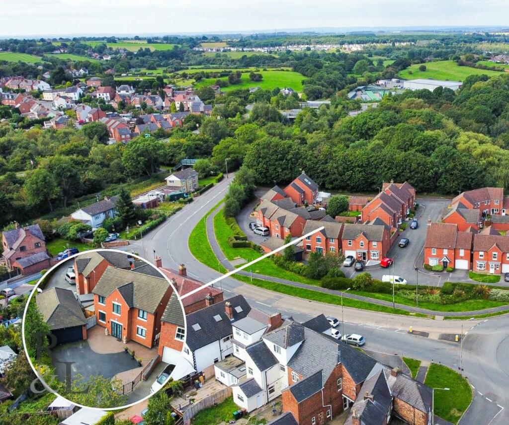 4 bedroom detached house for sale in Buckingham Drive, Church Gresley