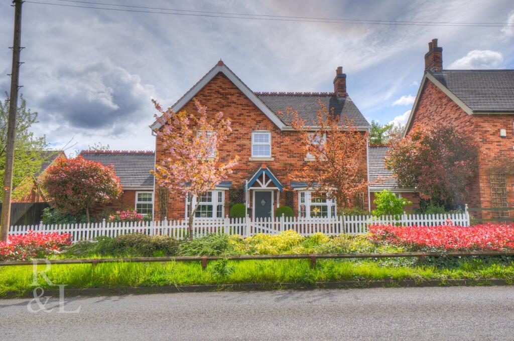 4 bedroom detached house for sale in Nottingham Road, Lount, AshbyDe