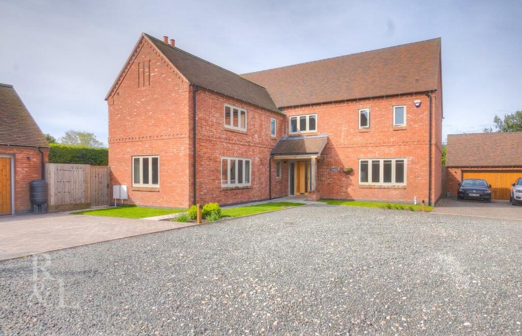 5 bedroom detached house for sale in Manor Fields, Snarestone, DE12