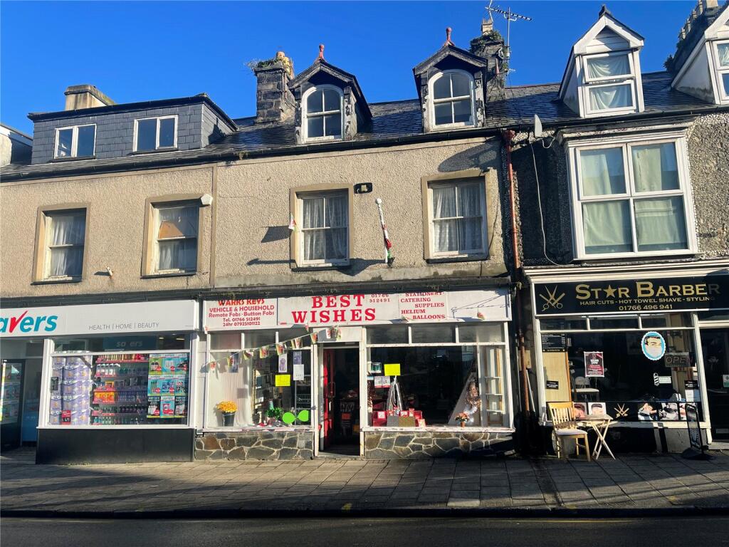 Shop to lease in High Street, Porthmadog, Gwynedd, LL49