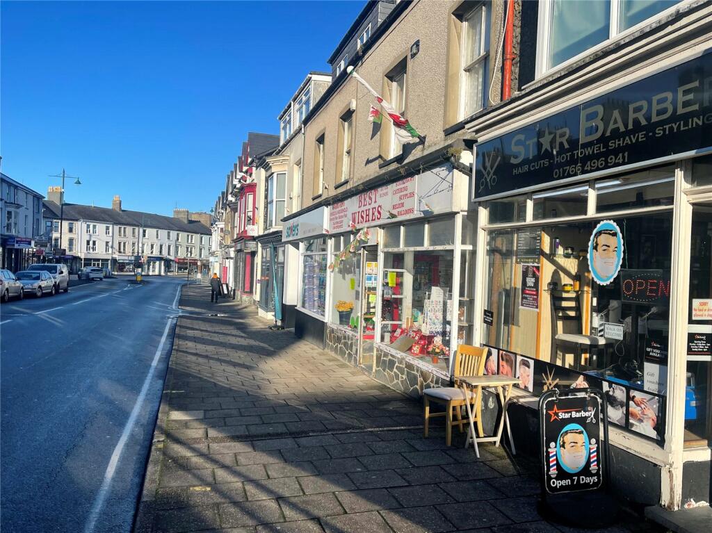 Shop to lease in High Street, Porthmadog, Gwynedd, LL49