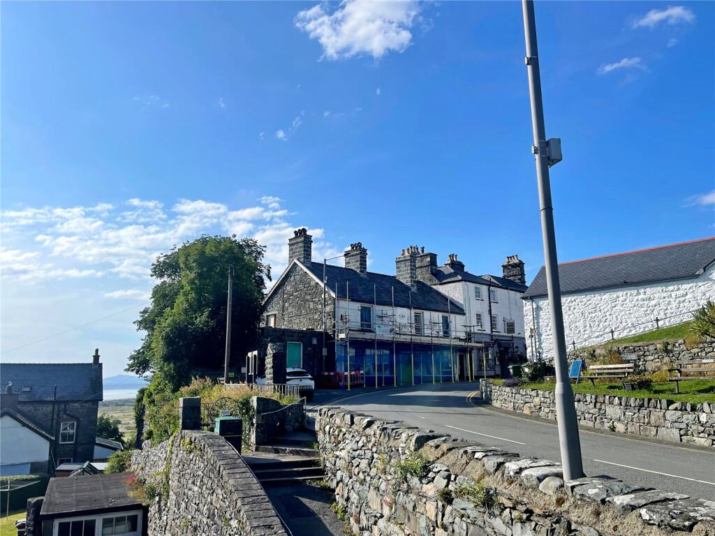 Shop to lease in High Street, Harlech, Gwynedd, LL46