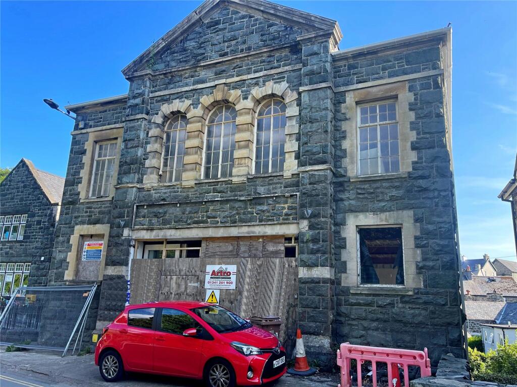 Shop to lease in High Street, Harlech, Gwynedd, LL46