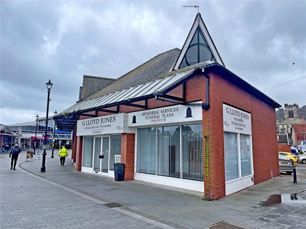 Shop to lease in Sea View Road, Colwyn Bay, Conwy, LL29