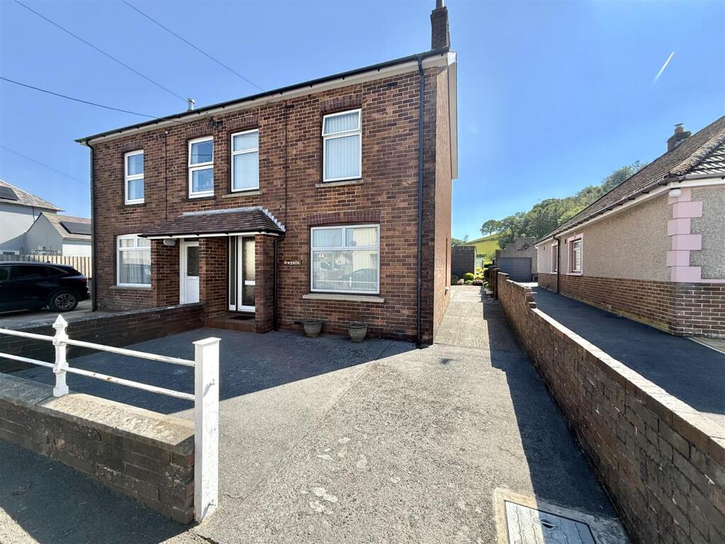 Main image of property: Llanybydder